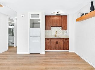 445 Kaiolu St #401, Honolulu, HI 96825