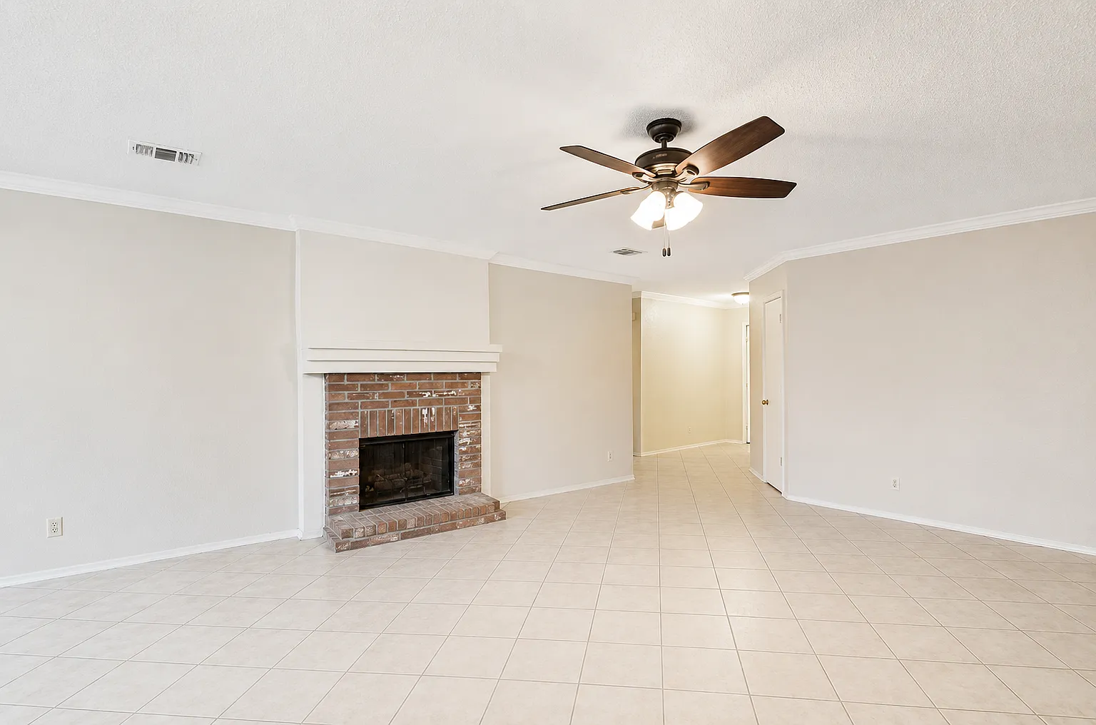 3 bed, 1659 sqft, $2,300 — Photo 4