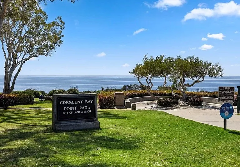 Walk to Crescen Bay, beaches, shops, art stores and museum