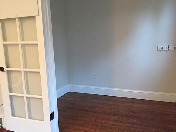 4th image of 1235 Oak St APT 4