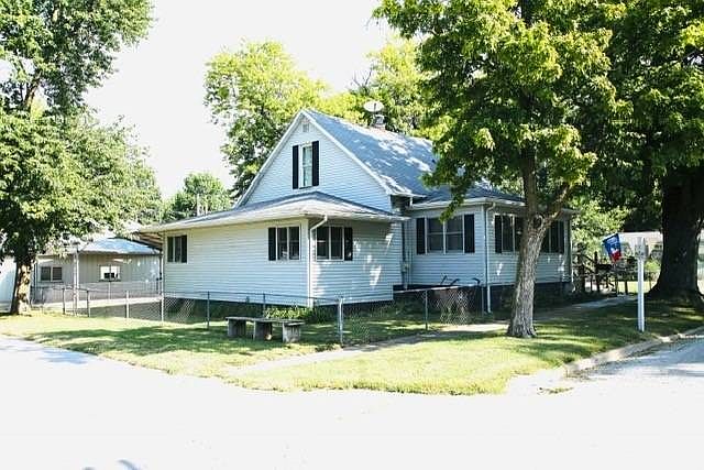1st image of 618 W 5th St