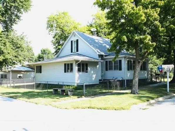 618 W 5th St, Beardstown, IL 62618