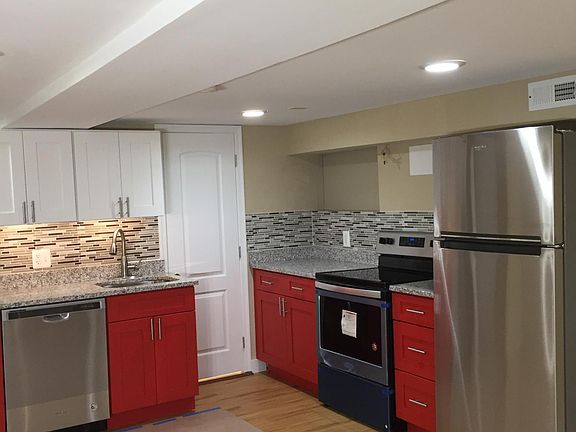 3rd image of 1407 King St #B