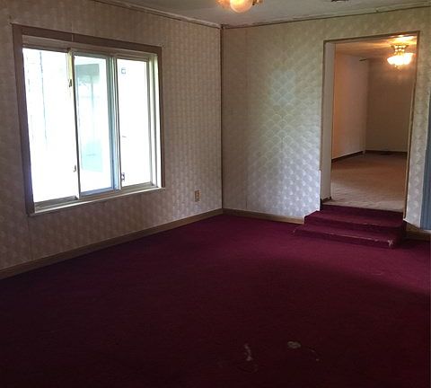4th image of 1041 Woodrow Ave