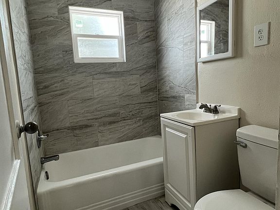 4th image of 1101 Drew St Unit 131