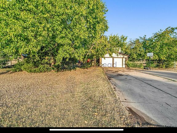 3rd image of 2607 W Green Oaks Blvd