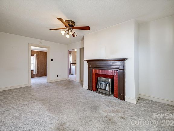 4th image of 366 Westwood Dr
