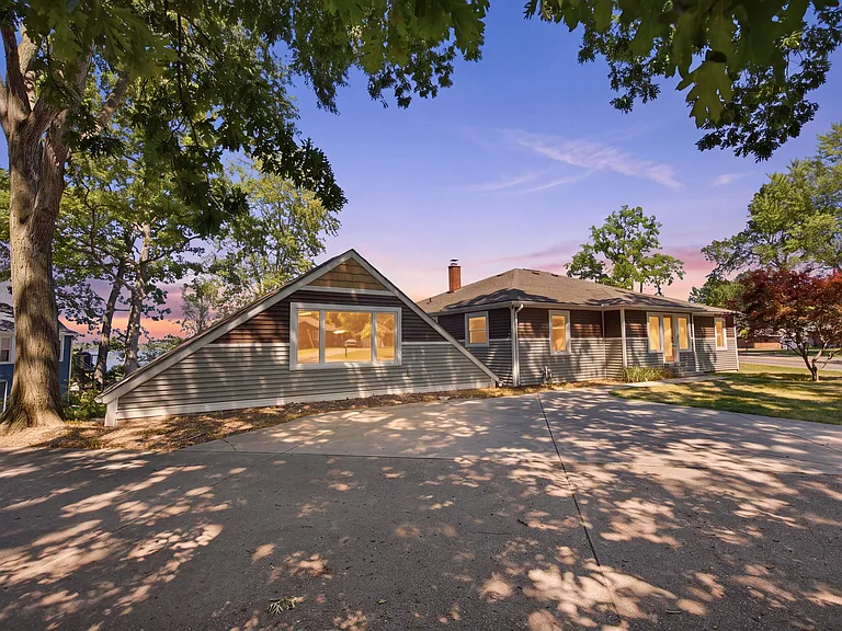 2200 S Long Lake Rd — Photo 35