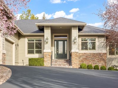 825 Victoria Falls Dr, Redmond, OR, 97756