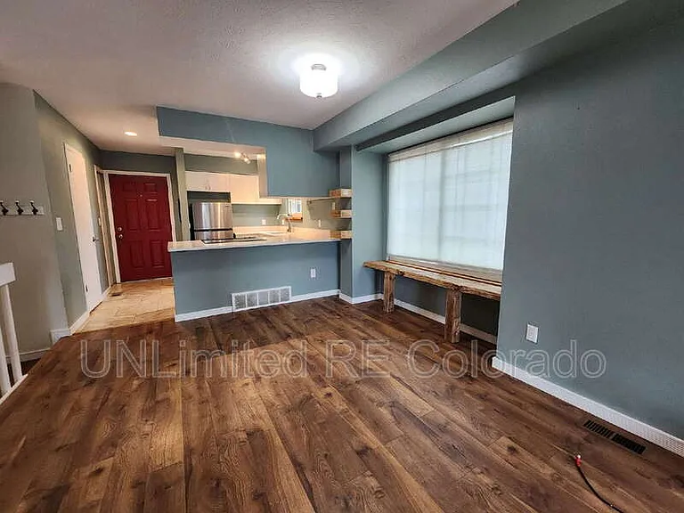731 Julian Cir — Photo 6