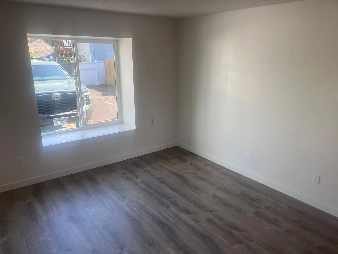 Newly renovated 1 bedroom, great location near Pacific — Photo 3