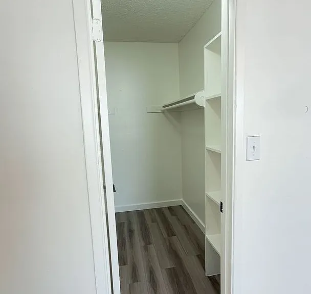 Park West Apartments — Photo 34