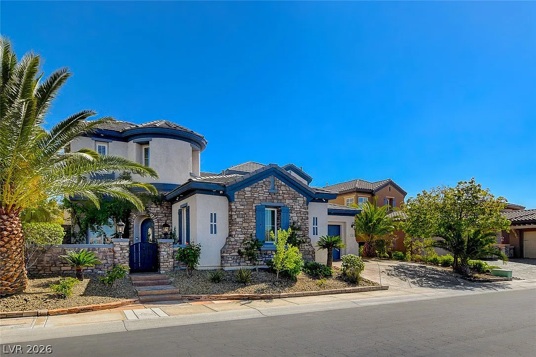 5 bed, 5.5 bath, 5037 sqft, $11,040 — Photo 2