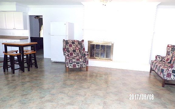 2nd image of 211 Crestwood Ln
