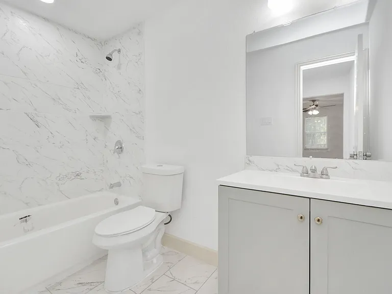 1501 Maiden Ln — Photo 22