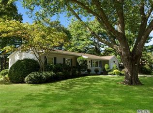 4 Jumel Pl, Dix Hills, NY 11746