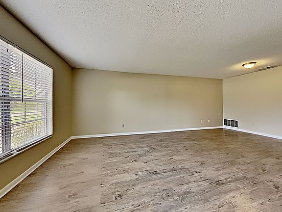 4th image of 450 Lowndes Sq