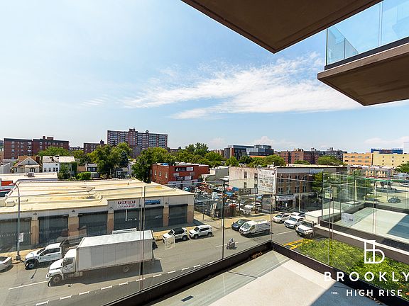5th image of 50 E 10th St #602