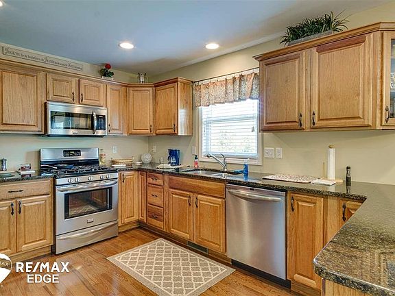 4th image of 2133 Brier Crest Dr