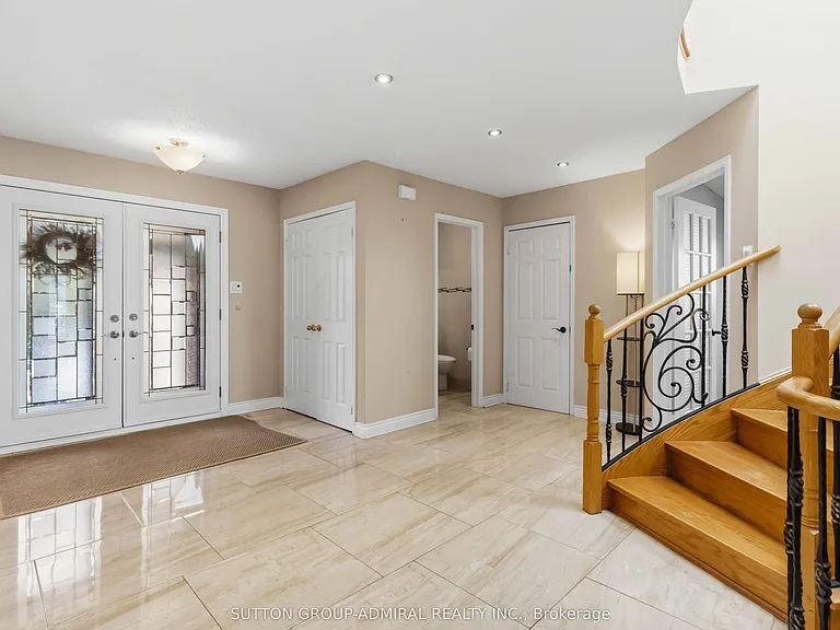 21 Kersey Cres — Photo 4
