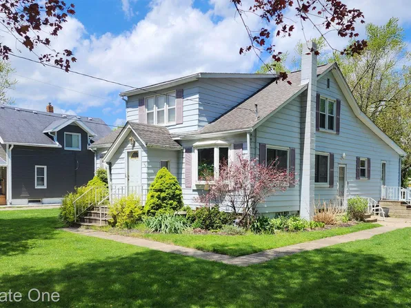 6588 Maple Dr, Clarkston, MI 48346