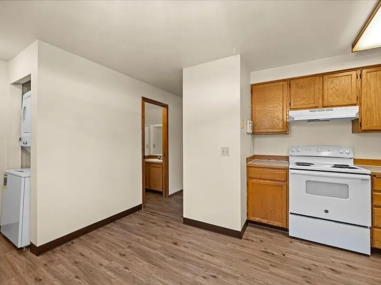400 S Morain St #7 — Photo 6