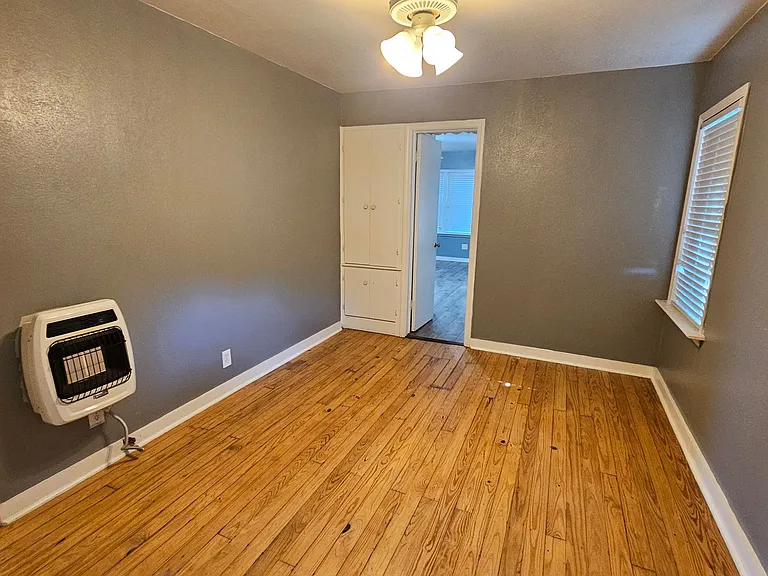 2620 N Elm St — Photo 20