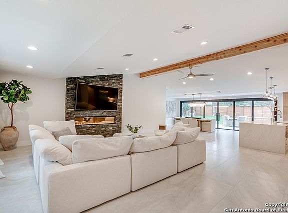 5th image of 231 Five Oaks Dr