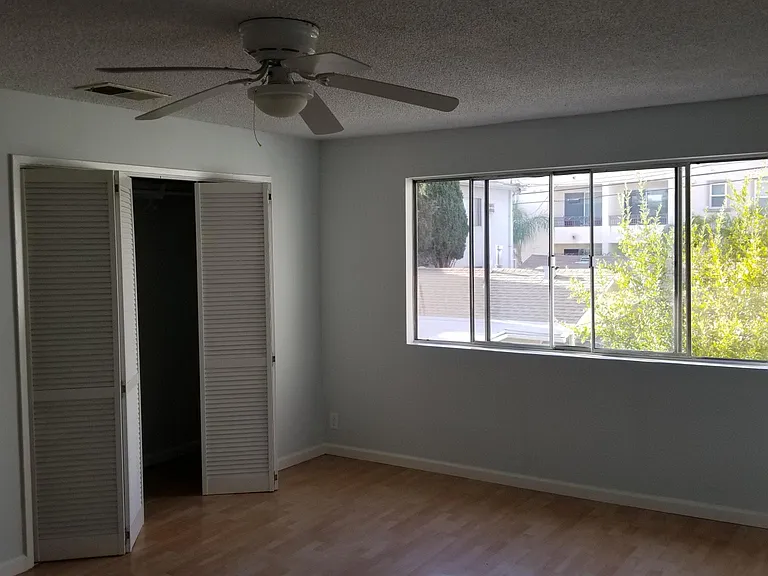 569 E Orange Grove Ave #B — Photo 2