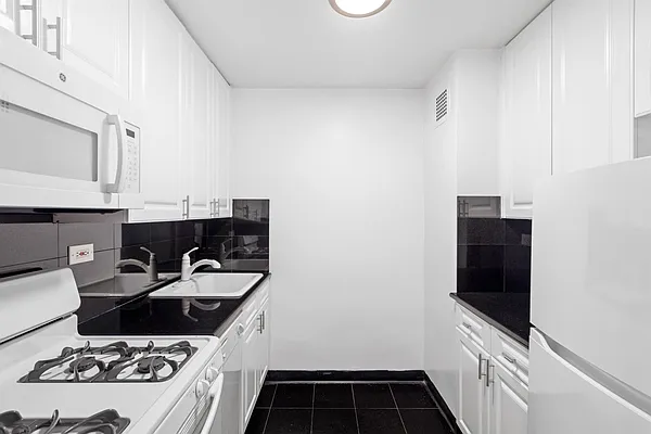 Rented by GoodRock Realty | media 18