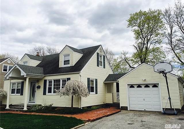 2nd image of 44 Leyden St