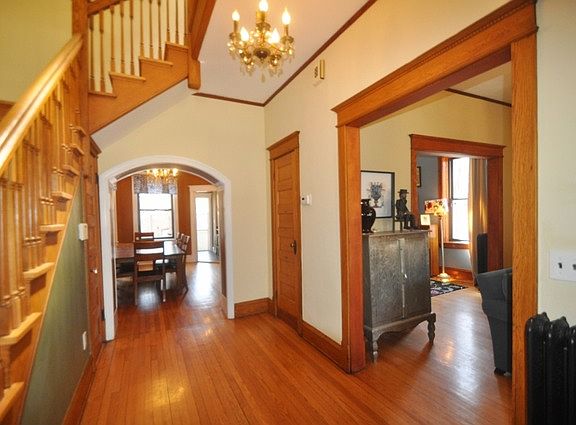3rd image of 1119 E 54th St