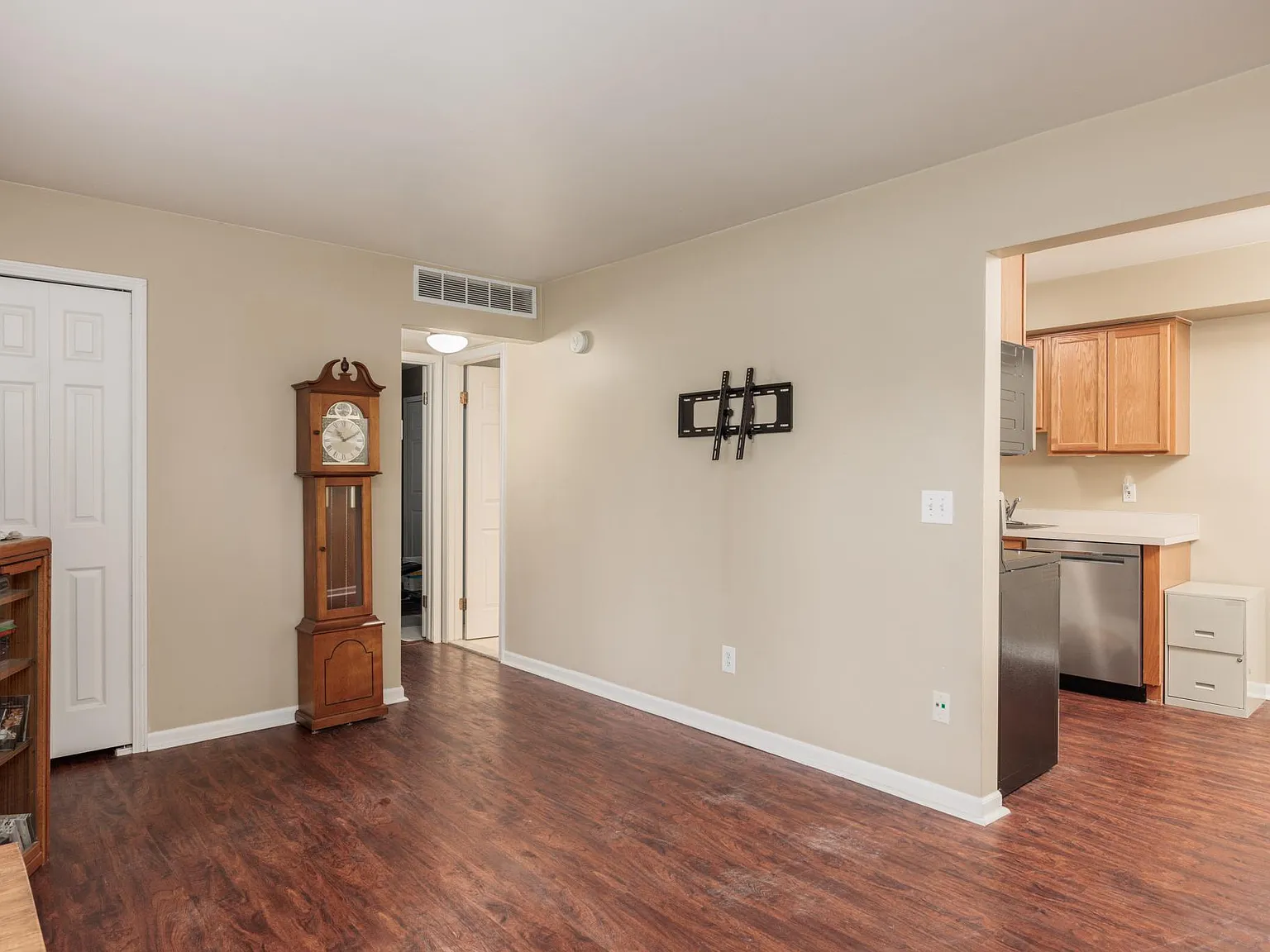 43992 Freeway Dr — Photo 4