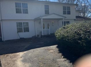 12 Nevada St, Selden, NY 11784