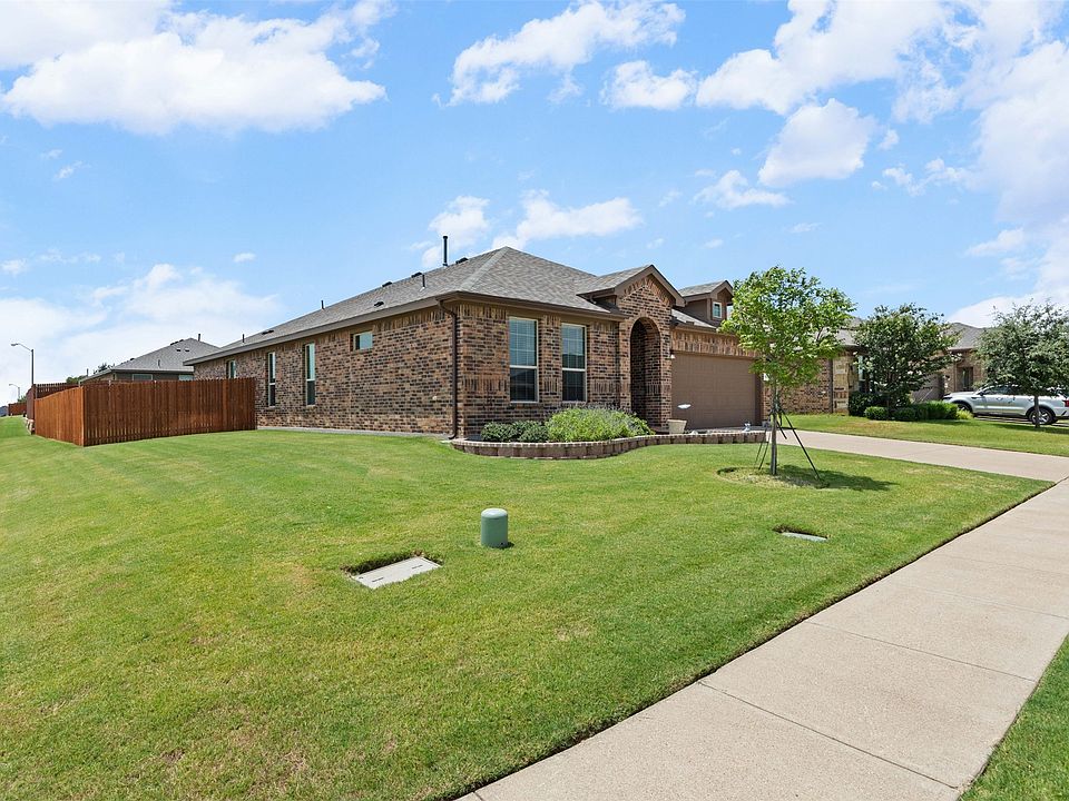 1st image of 1216 Larkspur Ln