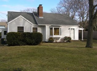 4 Hildreth Pl, Hampton Bays, NY 11946