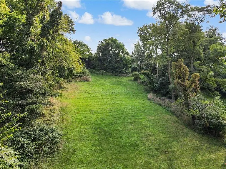 915 Perry Hwy — Photo 10