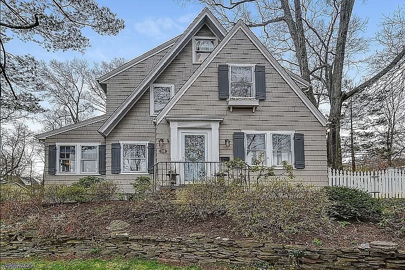 1st image of 318 Western Dr S