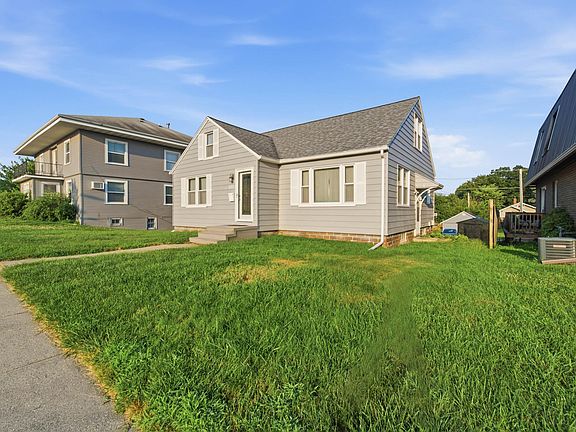 3rd image of 810 6th St