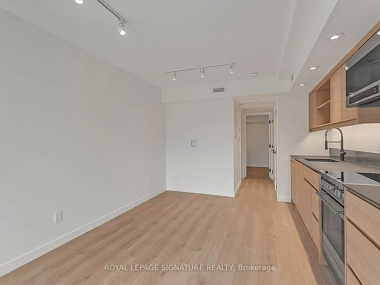 1254 Davenport Rd #1 — Photo 5