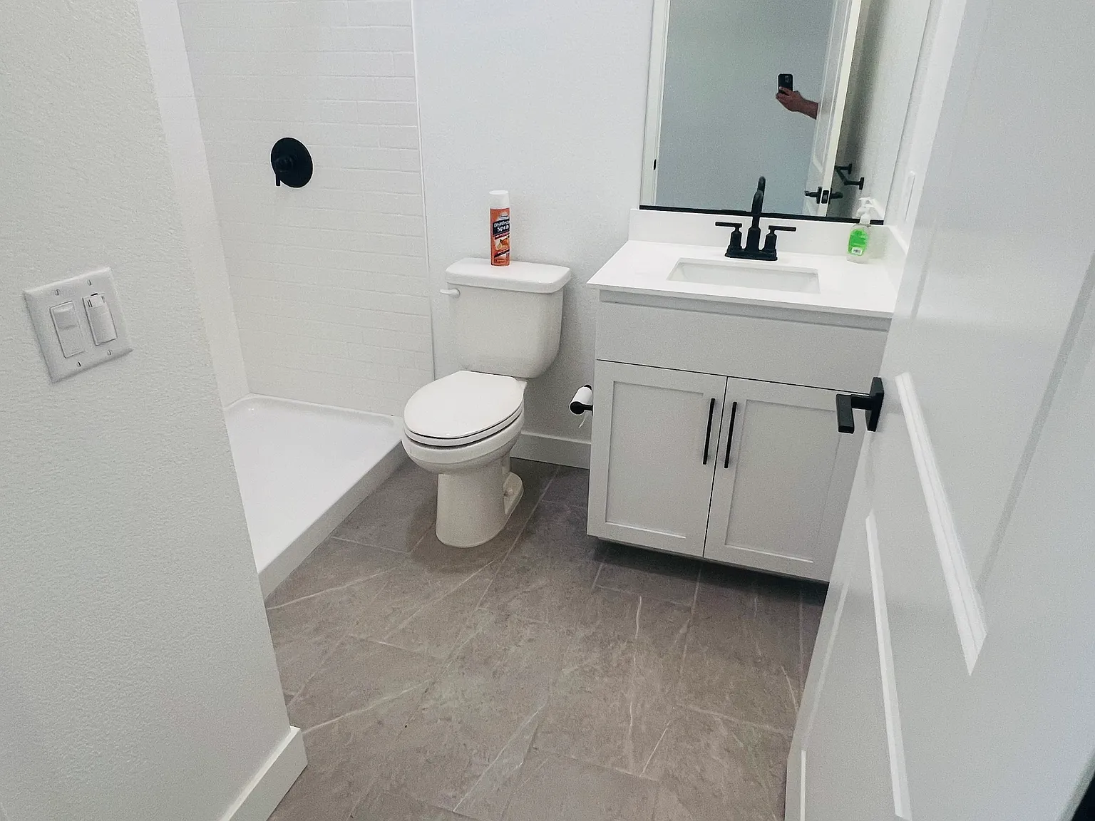 4 bed, 2558 sqft, $3,190 — Photo 3