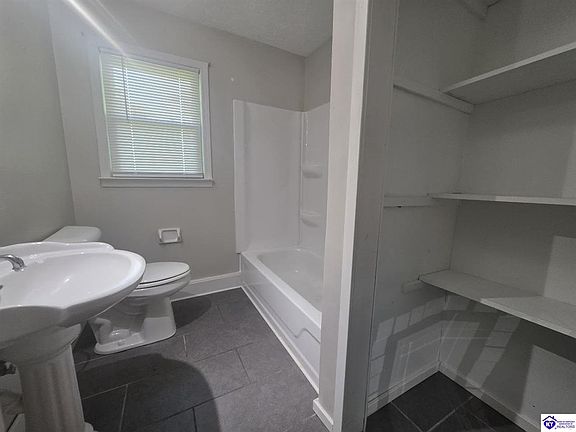 5th image of 135 Lee Ave
