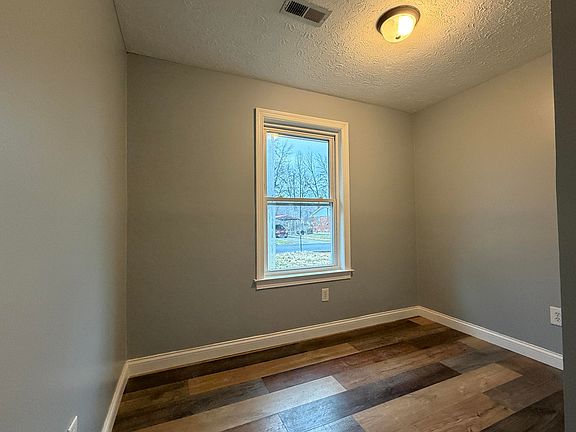 4th image of 810 Boone Pl