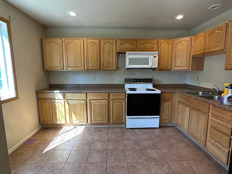 315 17th St SE — Photo 4