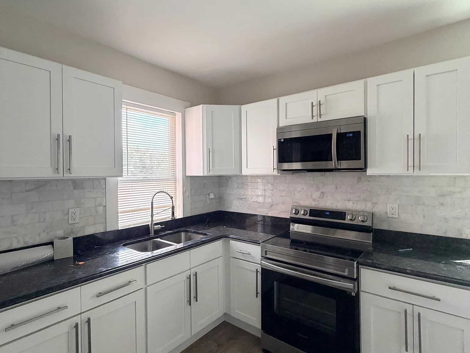 2 bed, 800 sqft, $1,995 — Photo 1
