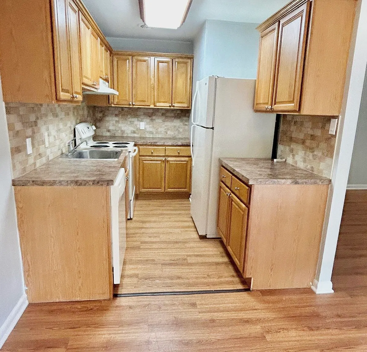Hamilton On The Lake (Cedar Beech Apartments) — Photo 1