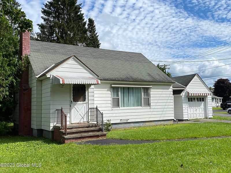 3rd image of 319 E Main Street