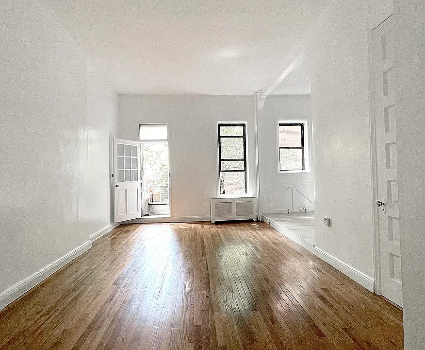 322 W 104th St #3R