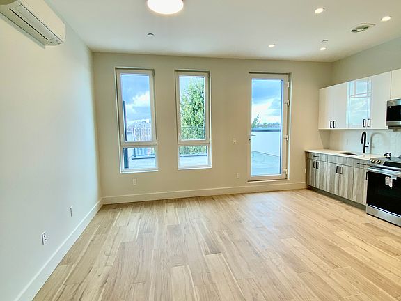 3rd image of 1122 Rogers Ave #5
