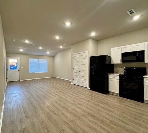 4th image of 3410 SW Adoration St #1